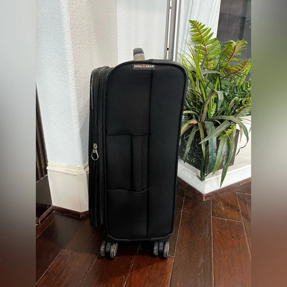 SwissGear Black Softside Carry-On Roller